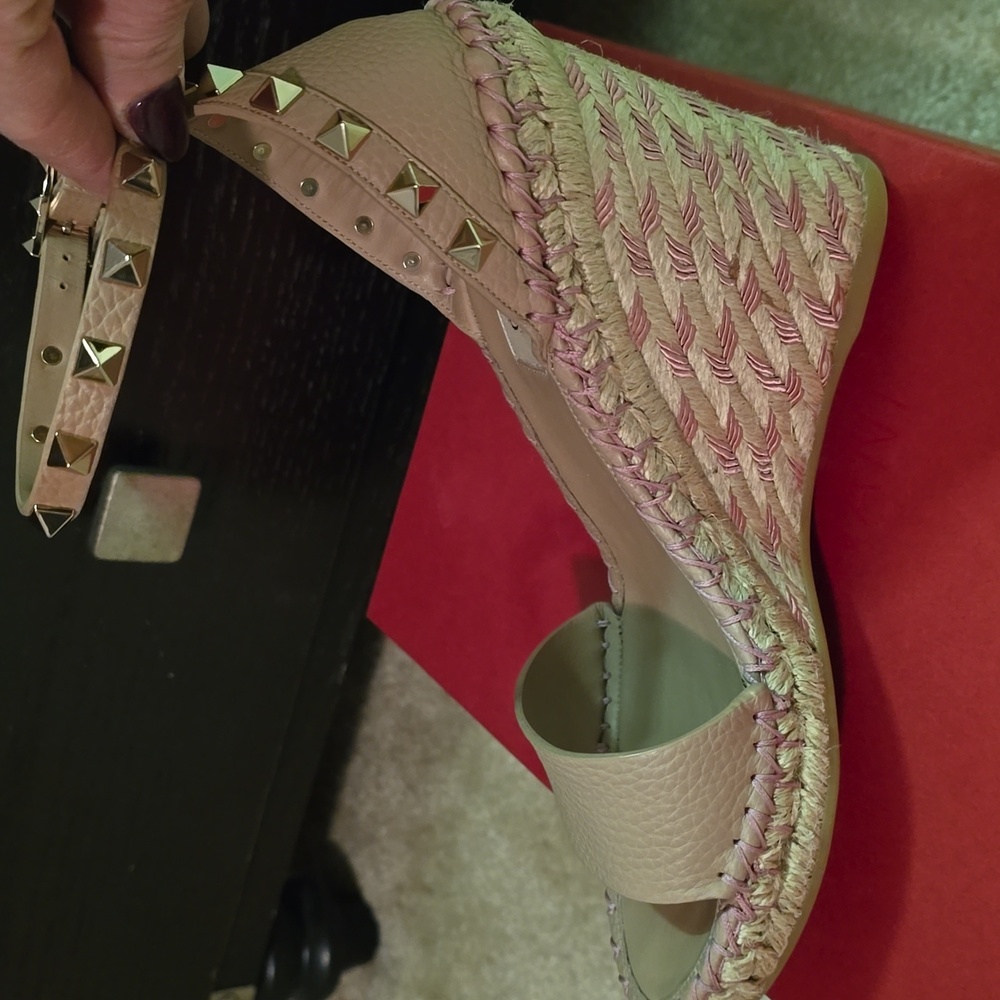 Valentino Women's Blush Wedge Sandals - Picture 5 of 9